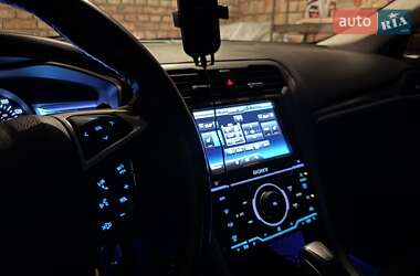 Седан Ford Fusion 2013 в 