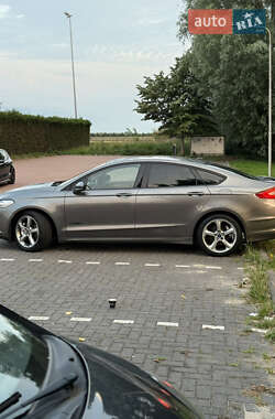 Седан Ford Fusion 2012 в 