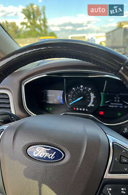Седан Ford Fusion 2017 в 