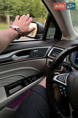Седан Ford Fusion 2017 в 