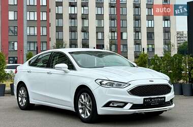 Седан Ford Fusion 2016 в 