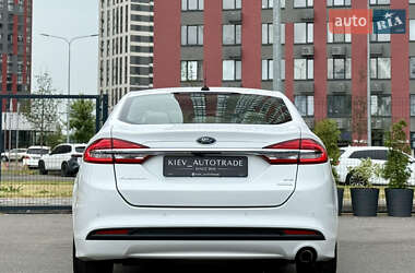 Седан Ford Fusion 2016 в 