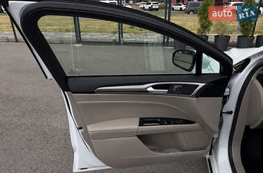 Седан Ford Fusion 2016 в 