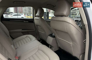 Седан Ford Fusion 2016 в 