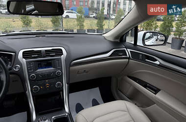 Седан Ford Fusion 2016 в 