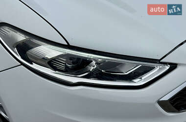 Седан Ford Fusion 2016 в 