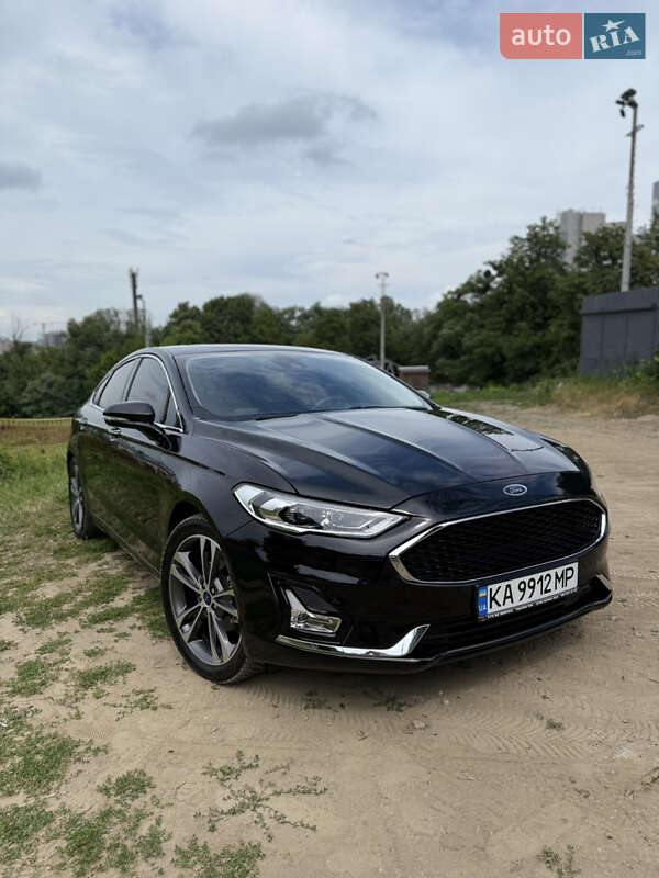 Седан Ford Fusion 2018 в 
