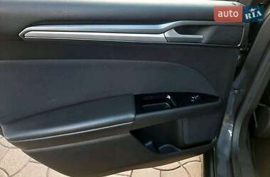 Седан Ford Fusion 2016 в 