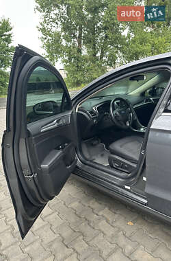 Седан Ford Fusion 2019 в 