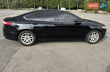 Седан Ford Fusion 2015 в 