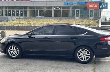 Седан Ford Fusion 2015 в 
