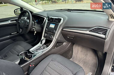 Седан Ford Fusion 2015 в 