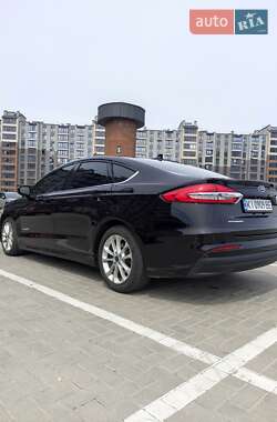 Седан Ford Fusion 2019 в 