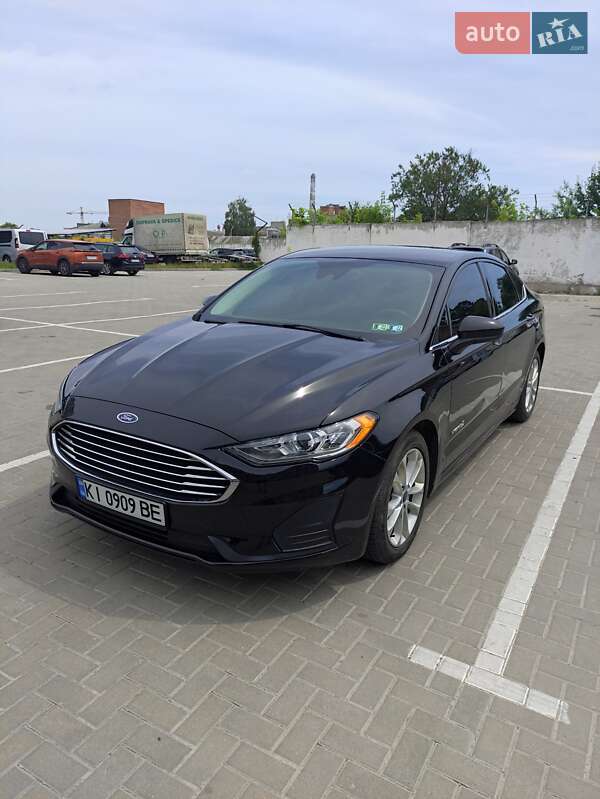 Седан Ford Fusion 2019 в 
