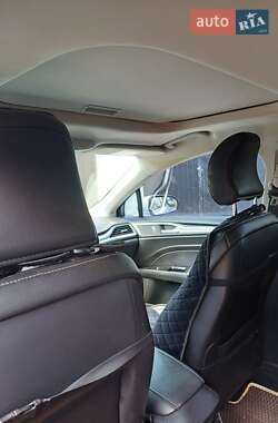 Седан Ford Fusion 2015 в 
