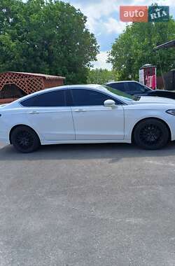 Седан Ford Fusion 2015 в 