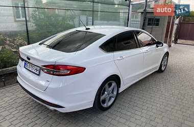 Седан Ford Fusion 2016 в 