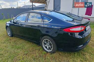 Седан Ford Fusion 2015 в 