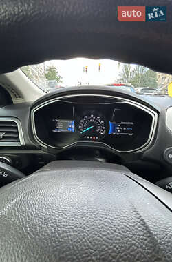 Седан Ford Fusion 2015 в 