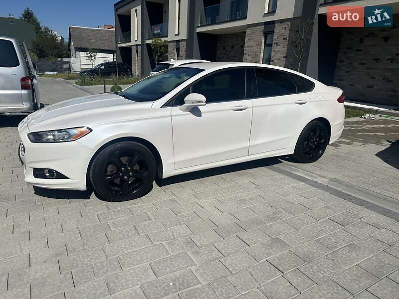 Седан Ford Fusion 2015 в Львове