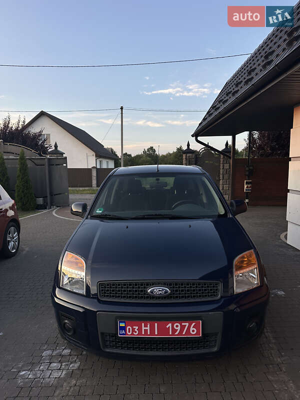 Хэтчбек Ford Fusion 2011 в 