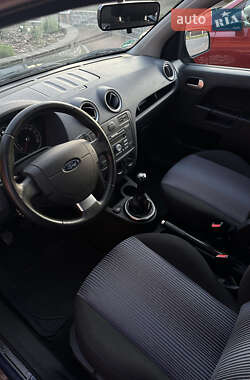Хэтчбек Ford Fusion 2011 в 
