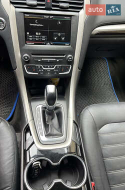 Седан Ford Fusion 2015 в 