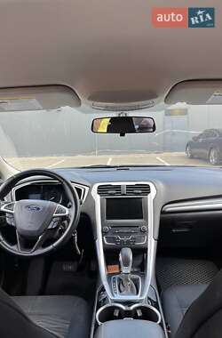 Седан Ford Fusion 2015 в 