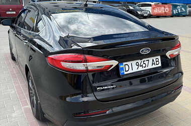Седан Ford Fusion 2019 в 