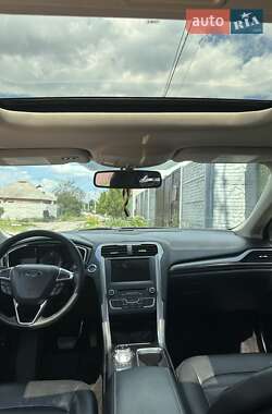 Седан Ford Fusion 2017 в 