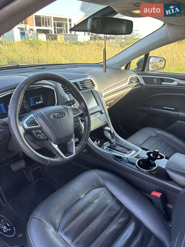 Седан Ford Fusion 2014 в Ужгороде