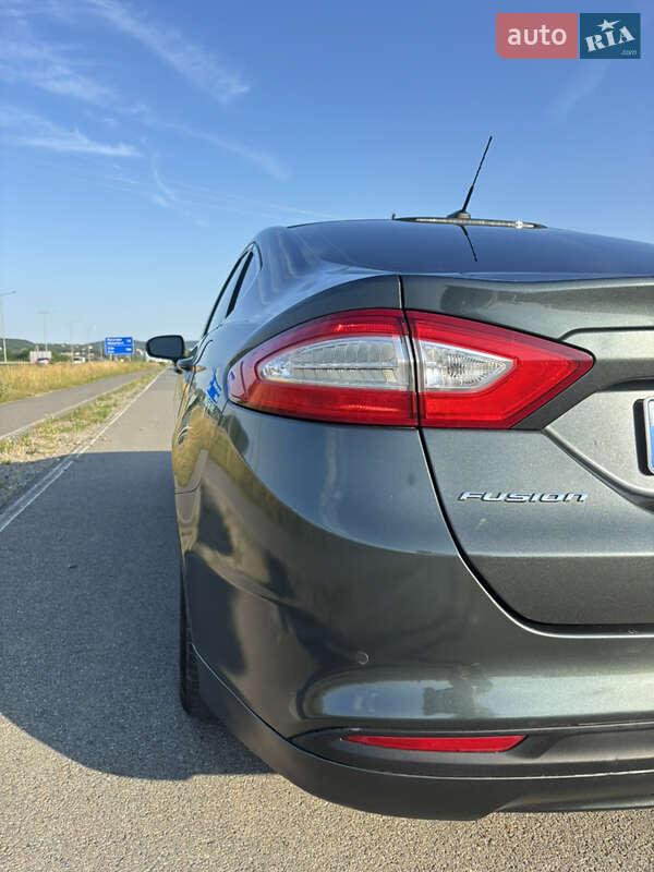 Седан Ford Fusion 2014 в Ужгороде