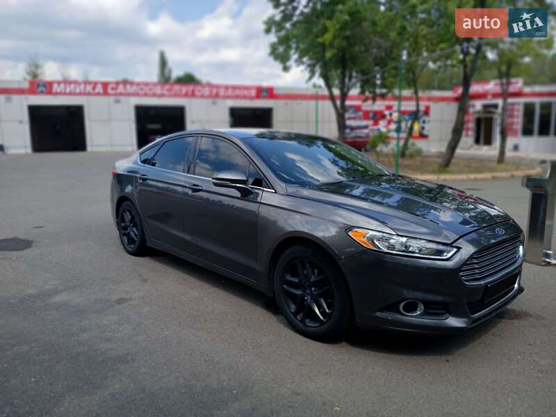 Седан Ford Fusion 2016 в 