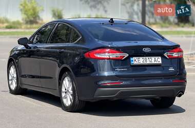 Седан Ford Fusion 2019 в 