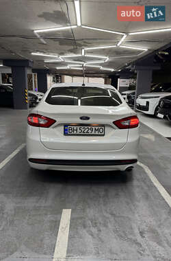 Седан Ford Fusion 2013 в 