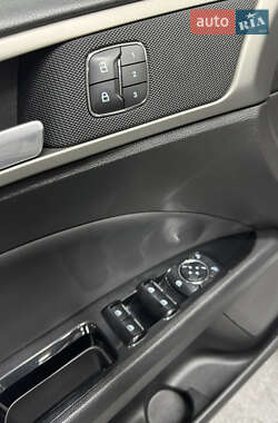 Седан Ford Fusion 2013 в 