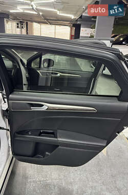 Седан Ford Fusion 2013 в 