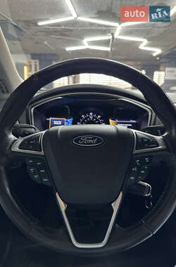 Седан Ford Fusion 2013 в 