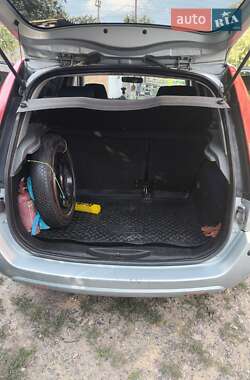 Хэтчбек Ford Fusion 2003 в 