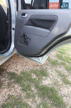 Хэтчбек Ford Fusion 2003 в 