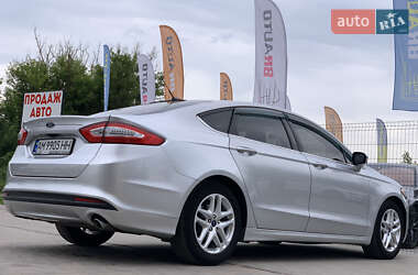 Седан Ford Fusion 2015 в 
