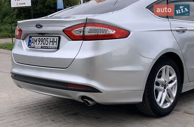 Седан Ford Fusion 2015 в 
