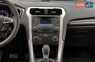 Седан Ford Fusion 2015 в 
