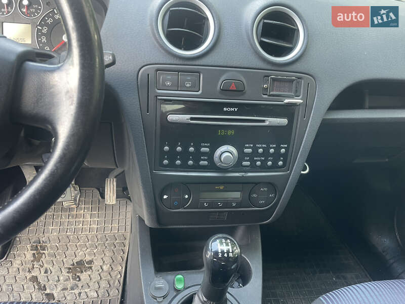 Хэтчбек Ford Fusion 2006 в Теофиполе