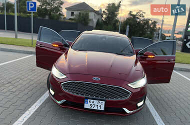 Седан Ford Fusion 2019 в 