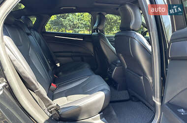 Седан Ford Fusion 2016 в 