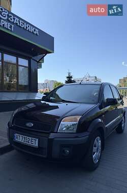 Хэтчбек Ford Fusion 2010 в 