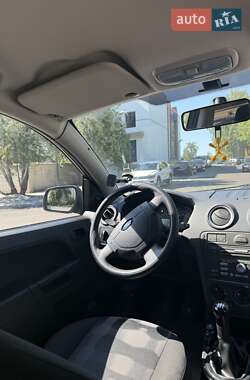 Хэтчбек Ford Fusion 2010 в 