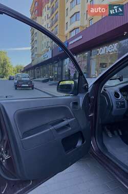 Хэтчбек Ford Fusion 2010 в 