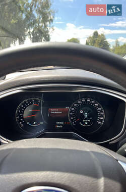 Седан Ford Fusion 2015 в 